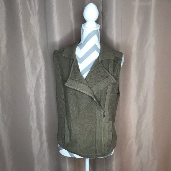 zip up sweater vest